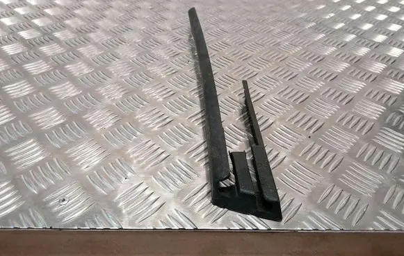 Audi Q7 4L Sliding door rail trim 7L0881479