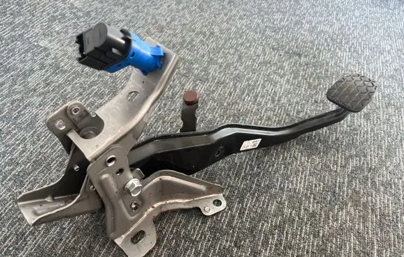 Mazda 6 Clutch pedal 