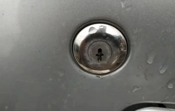 Citroen Berlingo Front door lock (next to the handle) 
