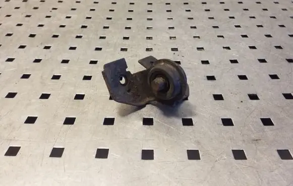 Radiator mount bracket
