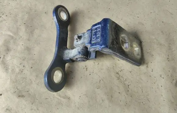 Opel Vectra C Front door lower hinge 