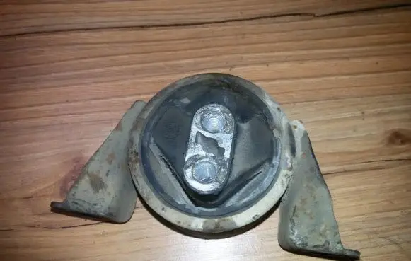 Ford Escort Engine mount bracket 94ab6b032aa