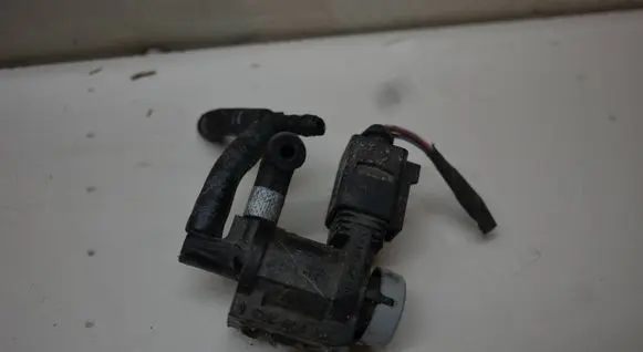 Audi A7 S7 4G Turbo solenoid valve 1K0906283A