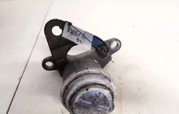 Volvo S80 Engine mount bracket