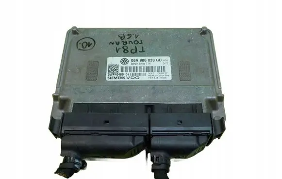Volkswagen Touran I Engine control unit/module 06A906033GD TP81