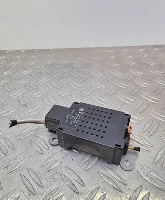 Volkswagen Golf VI Aerial antenna amplifier 5M0035570B 7617310031