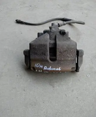 Volkswagen PASSAT B7 Front brake caliper