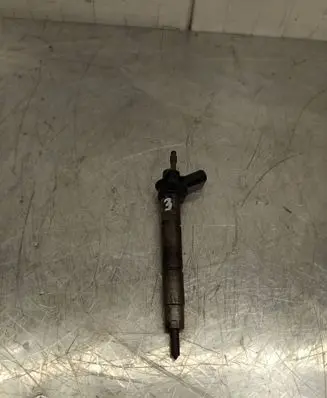 BMW 1 E81 E87 Fuel injector 7797877-06