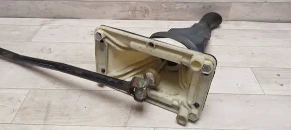 Dacia Sandero Gear shifter/selector 8200670972B