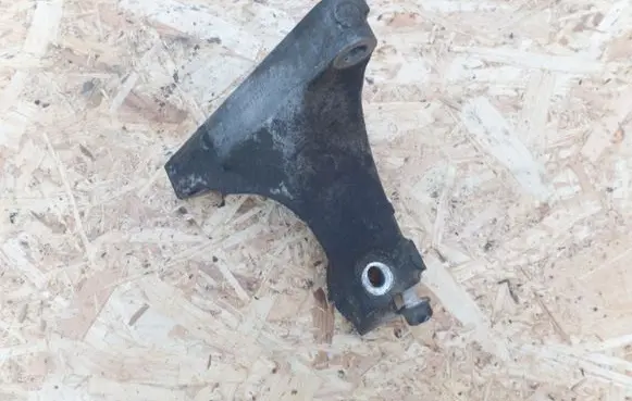 Subaru Legacy Engine mounting bracket