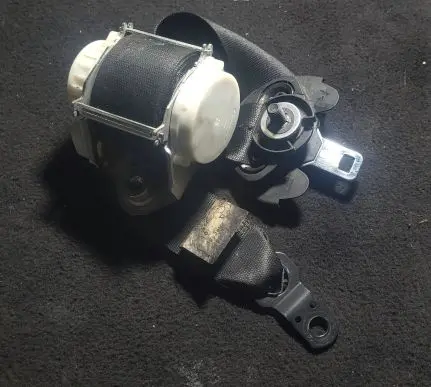 BMW X3 E83 Front seatbelt S134007111A 06B331CB01950