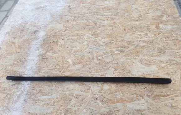 Audi A6 S6 C5 4B Rubber seal front door window/glass 