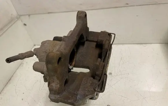 Volkswagen PASSAT B6 Front brake caliper