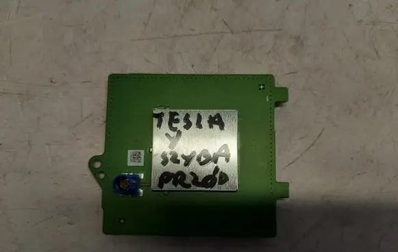 Tesla Model Y Antenna control unit 1079734-00-c