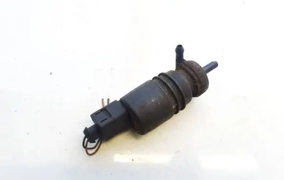 Volkswagen PASSAT B5 Windscreen/windshield washer pump