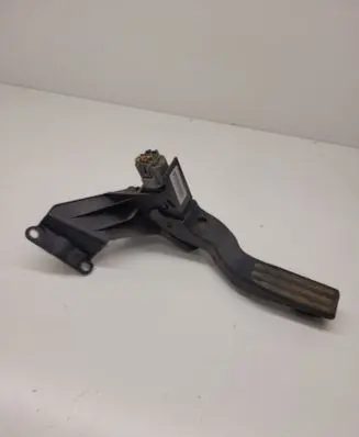 Ford Mondeo Mk III Accelerator throttle pedal XR8F9F832BD