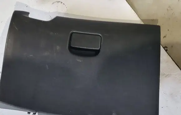 Nissan Note (E12) Glove box 