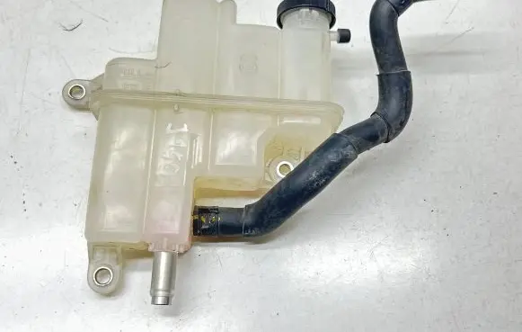 Toyota Land Cruiser (J150) Coolant expansion tank/reservoir 1664011020