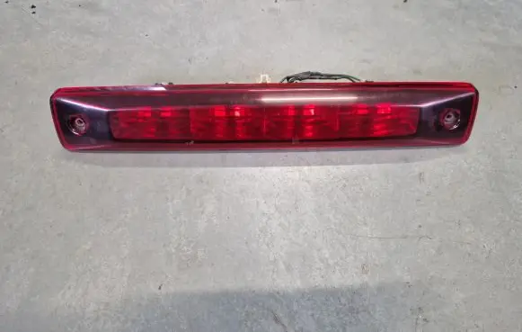 Isuzu D-Max Third/center stoplight