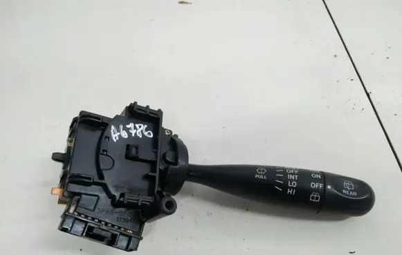 Toyota Yaris Wiper control stalk 173647