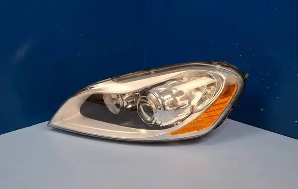 Volvo XC60 Headlight/headlamp 30763135 89902826