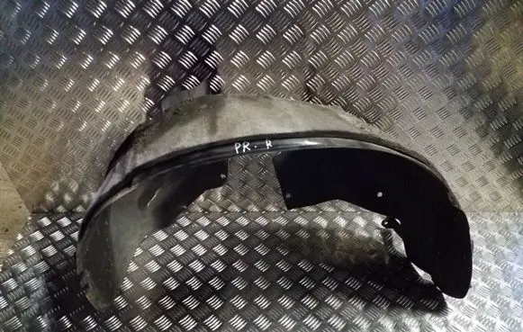 Front wheel arch liner splash guards
