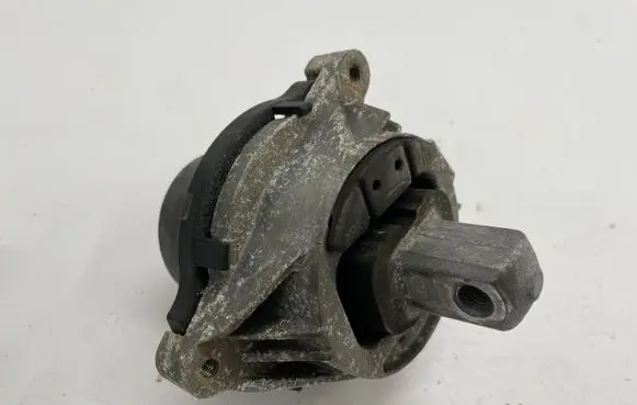 BMW 4 F32 F33 Engine mount bracket 6850220