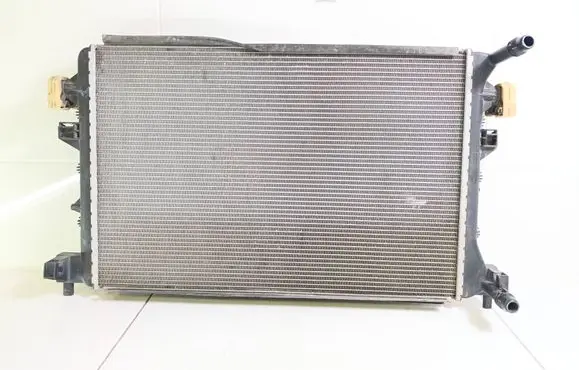 Volkswagen Golf VII Coolant radiator 5Q0121251HH
