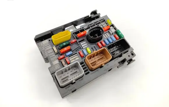 Citroen Berlingo Fuse box set 9675877980