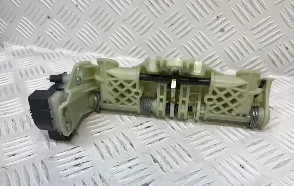 Mercedes-Benz CLS C219 Seat adjustment motor 2119700125