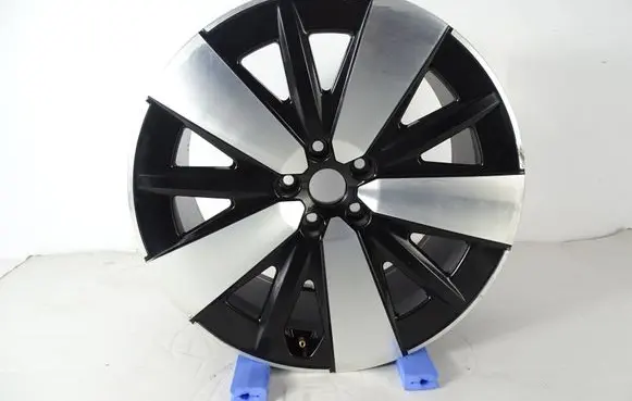 Ford Capri EV Original wheel cap R2KC1007P1A J17KCMED