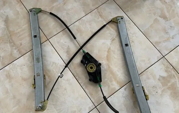 Audi Q5 SQ5 Front window lifting mechanism without motor 8R0837461B