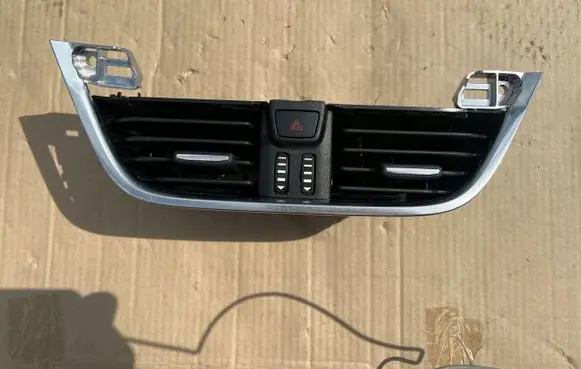 Ford Fiesta Dash center air vent grill