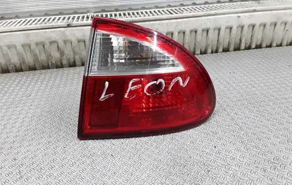 Seat Leon (1M) Rear/tail lights 1M6945112