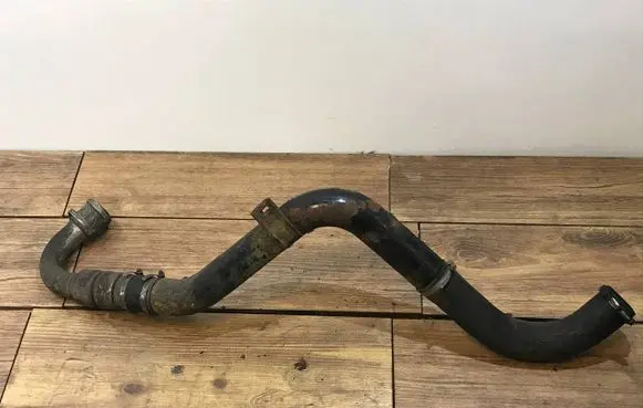 Volvo V50 Intercooler pipe mounting bracket 