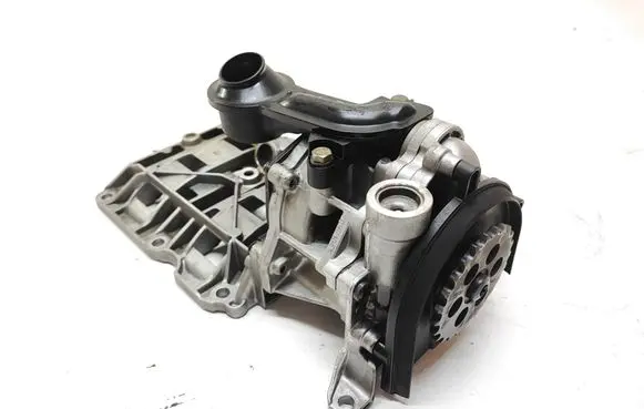 BMW 3 E90 E91 Oil pump 7810823