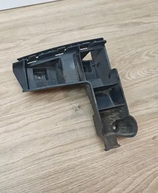 Rear bumper mounting bracket