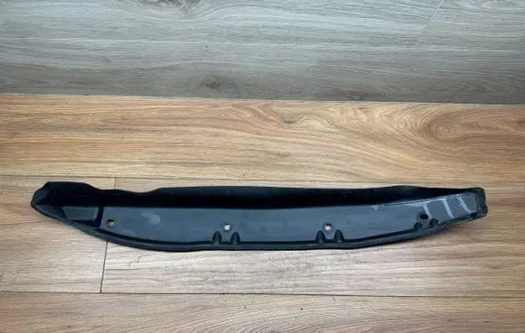 Mercedes-Benz R W251 Fender end trim 2518890125