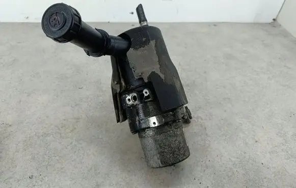Peugeot 307 CC Power steering pump 