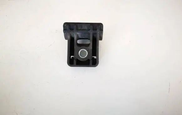 Chevrolet Cruze Radiator mount bracket 13250318