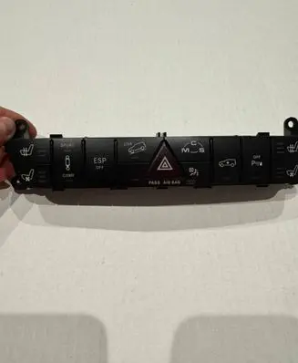 Mercedes-Benz ML W164 Seat heating switch A1648700358 03754915