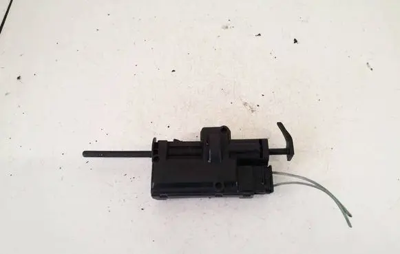Renault Megane III Central locking motor 8200305732