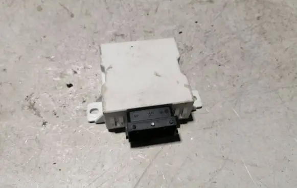Toyota Avensis T250 Window wiper relay 150696