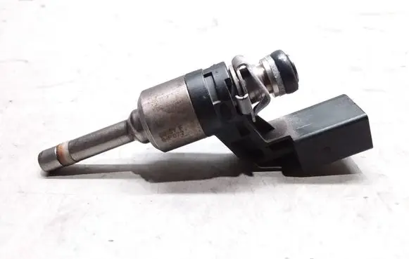 Volkswagen Golf VI Fuel injector 03C906036F