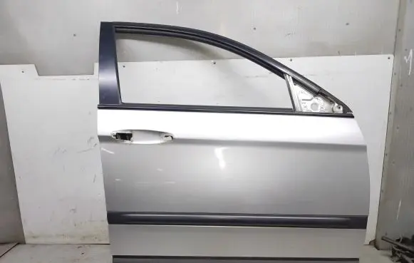 Chrysler Pacifica Front door