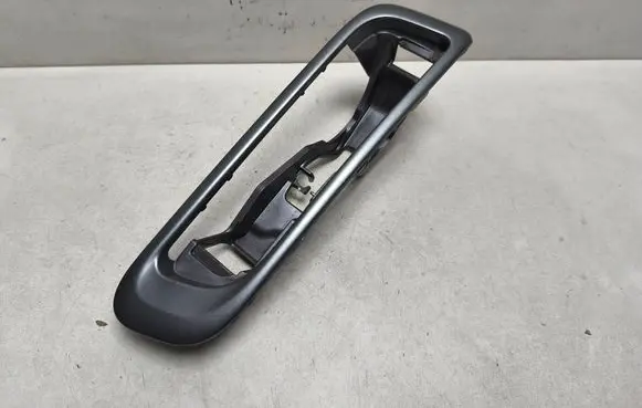 Mitsubishi Outlander Rear/tail light trim molding 6410C818