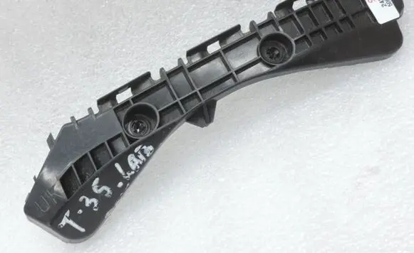 Toyota Auris 150 Rear bumper mounting bracket