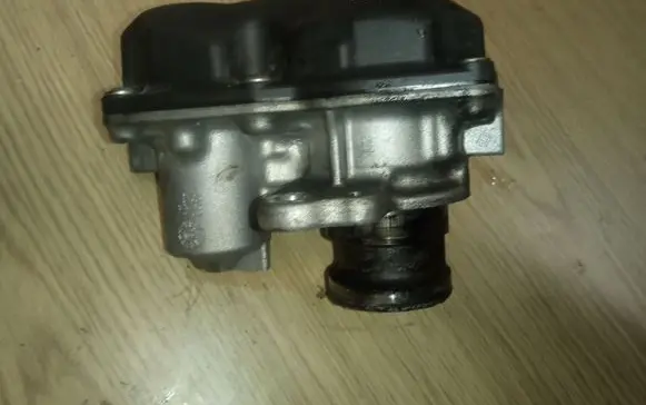 Nissan X-Trail T32 EGR valve 147109816R H8201061904