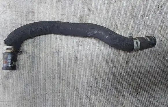 Coolant pipe/hose