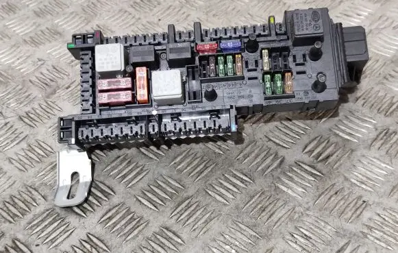 Mercedes-Benz CLS C218 X218 Fuse box set 016706581A